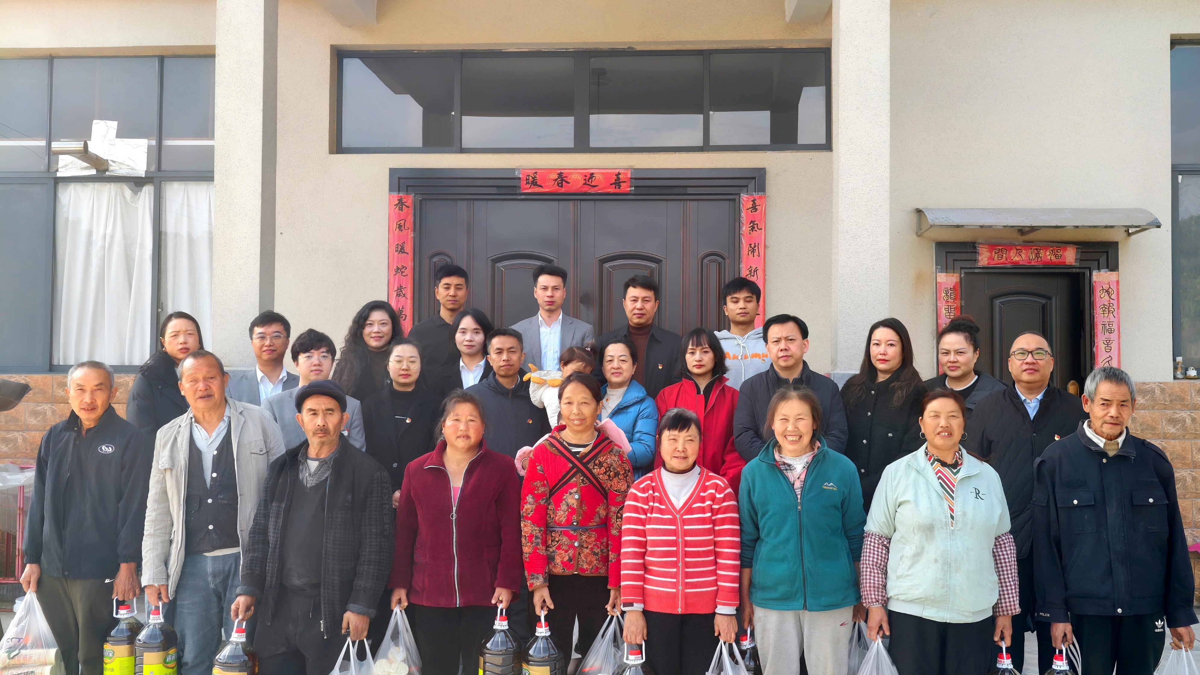 以爱暖冬 心心相连 ——贵阳仲裁委员会向乌当区水田镇农户捐赠过冬物资